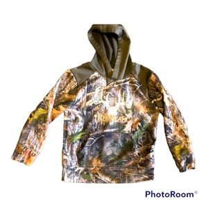 (3 for $15) Readhead Camouflage Pullover size medium